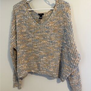 Rue21 Textured V-Neck Sweater in Cream and Gray